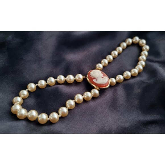 Rare Find Vintage RICHELIEU Signed Faux Pearls Cameo Bracelet Victorian Style - Picture 3 of 4